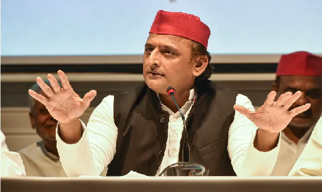 Arvind Kejriwal Akhilesh Yadav