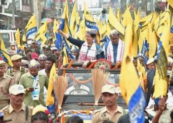 নিৰ্বাচনী যুদ্ধ! দুলীয়াজানত বিশাল ৰোড শ্ব’ৰ নেতৃত্ব দিলে আপ নেত্ৰী আতিশী মাৰ্লেনাই