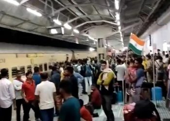 ৰে’ল বাতিলৰ ফলত আবদ্ধ কৰিমগঞ্জৰ শতাধিক ভোটাৰ; ভোটদানৰ পৰাও বঞ্চিত