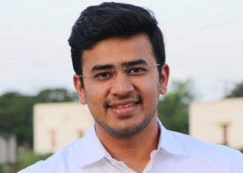 বিজেপিৰ তেজস্বী সূৰ্যৰ বিৰুদ্ধে ‘ধৰ্মৰ দোহাই দি ভোট বিচৰা’ৰ বাবে নিৰ্বাচন আয়োগে ৰুজু কৰিলে গোচৰ