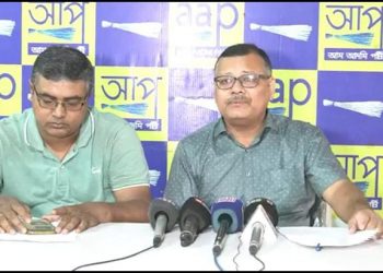 কেমেৰাৰ সন্মুখতে ধন বিলোৱা তপন গগৈৰ প্ৰাৰ্থীত্ব কৰ্তনৰ দাবী আপৰ