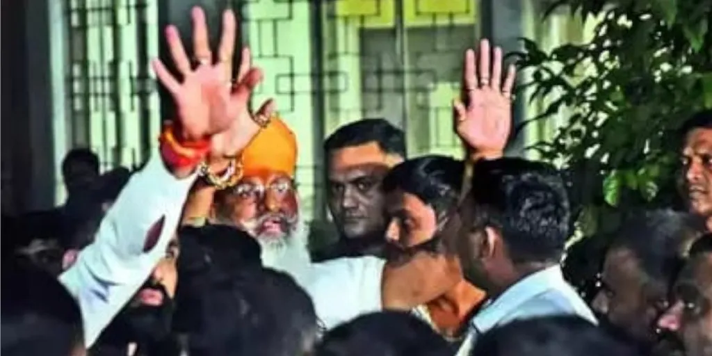 গুজৰাট বিজেপিৰ কাৰ্যালয়ত কৰণী সেনাৰ প্ৰতিবাদ! ৰাজপুত-ক্ষত্ৰিয়ই জনালে বিজেপি বৰ্জনৰ আহ্বান