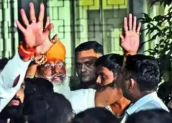 গুজৰাট বিজেপিৰ কাৰ্যালয়ত কৰণী সেনাৰ প্ৰতিবাদ! ৰাজপুত-ক্ষত্ৰিয়ই জনালে বিজেপি বৰ্জনৰ আহ্বান
