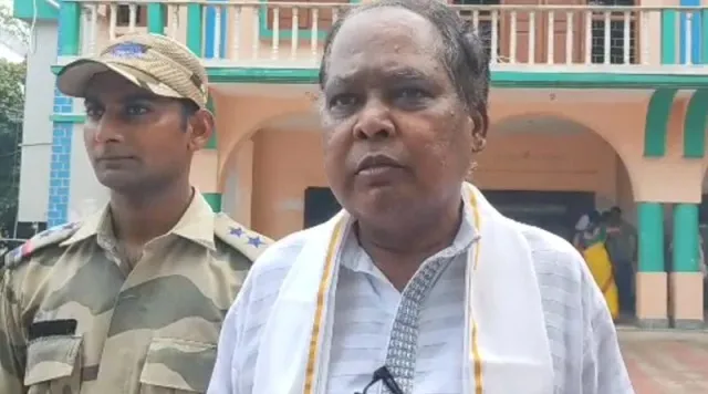 নিৰ্বাচনৰ মাজতে তৃণমূলত যোগদান কৰিলে বিজেপি সাংসদ কুনাৰ হেমব্ৰামে