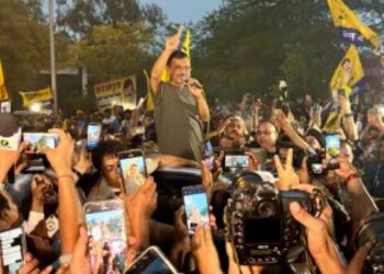 মুক্ত আকাশৰ তললৈ কেজৰিৱাল; বৃহৎ সমাৱেশক উদ্দেশ্যি- ‘মই ঘূৰি আহিছোঁ’