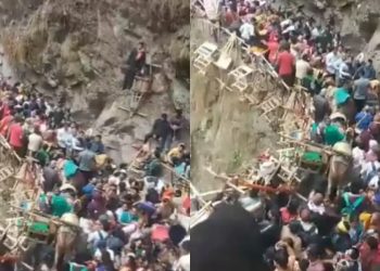 যমুনোত্ৰীত দীঘলীয়া শাৰীত ঘণ্টাৰ পাছত ঘণ্টা ৰৈ থাকিল তীৰ্থযাত্ৰী