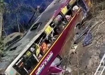 তামিলনাডুত নিয়ন্ত্ৰণ হেৰুৱাই খাৱৈত পৰিল বাছ; ৫জন লোকৰ মৃত্যু আৰু আঘাতপ্ৰাপ্ত ৪৫ গৰাকী যাত্ৰী
