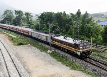 ৰে’লযাত্ৰীৰ বাবে ডাঙৰ খবৰ! ৰে’ল সেৱাৰ বাতিলকৰণ, সময় পুনৰ নিৰ্ধাৰণ আৰু নিয়ন্ত্ৰণ তথা পথ পৰিৱৰ্তন