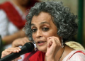 ‘উচটনিমূলক ভাষণ’! প্ৰসিদ্ধ লেখিকা অৰুন্ধতী ৰয়ৰ বিৰুদ্ধে ইউএপিএৰ অধীনত গোচৰ তৰাৰ অনুমতি