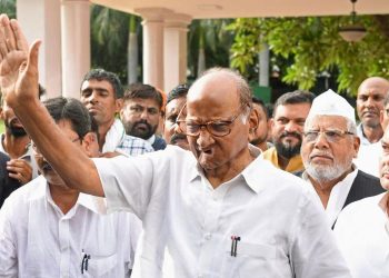 সলনি হৈছে মহাৰাষ্ট্ৰৰ দৃশ্যপট;  শাৰদ পাৱাৰৰ সৈতে যোগাযোগত এনচিপিৰ ১০-১৫জন বিধায়ক