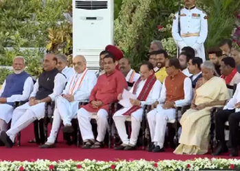 নতুন মন্ত্ৰীসকলৰ সৈতে নিজ বাসগৃহত প্ৰথমখন বৈঠক আহ্বান প্ৰধানমন্ত্ৰী মোদীৰ; চাওক মন্ত্ৰীবৰ্গৰ সম্পূৰ্ণ তালিকা