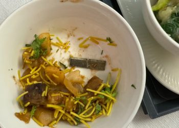 পুনৰ বিতৰ্কত এয়াৰ ইণ্ডিয়া : খাদ্যৰ মাজত ওলাল ব্লেড