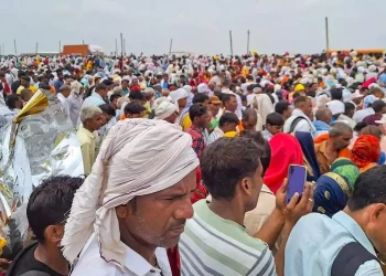 হাথৰছ কাণ্ডই জোকাৰিছে দেশ; পদপিষ্ট হৈ মৃত্যু ১২১জনৰ, আৰক্ষীৰ চকুত ধূলি দি পলায়ন স্বয়ম্ভু বাবাৰ