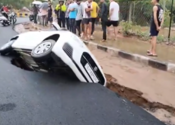 প্ৰশ্নৰ মুখত গুজৰাট মডেল! ধাৰাসাৰ বৰষুণত বিপৰ্যস্ত স্মাৰ্ট চিটি আহমেদাবাদ, অমিত শ্বাহৰ গান্ধীনগৰ