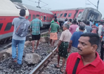 ঝাৰখণ্ডত মুম্বাইমুখী ৰে’লৰ ১৮টা ডবা লাইনচ্যুত, দুজনৰ মৃত্যু, কমেও ২০জন আহত
