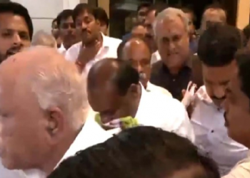 ভাষণৰ সময়তে হঠাৎ ঘটিল ৰক্তক্ষৰণৰ ঘটনা; চিকিৎসালয়ত ভৰ্তি কেন্দ্ৰীয় মন্ত্ৰী