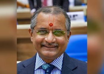 ইউপিএছচিৰ অধ্যক্ষ মনোজ ছোনীৰ পদত্যাগ; পূজা খেড়কাৰৰ ঘটনাৰ পাছতে এই পদক্ষেপ