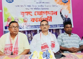 টিংখঙত কংগ্ৰেছ, বিজেপি ত্যাগ কৰি আপত যোগদান; ৰাজ্যৰ শেহতীয়া পৰিস্থিতিৰ বাবে মুখ্যমন্ত্ৰীক সমালোচনা ডাঃ ভবেন চৌধুৰীৰ