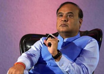 হিমন্ত বিশ্ব শৰ্মাক যোগী আদিত্যনাথৰ ‘চীনা সংস্কৰণ’ আখ্যা তেজস্বী যাদৱৰ