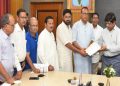 হিমন্ত বিশ্বক অপসাৰণৰ দাবী জনাই ৰাজ্যপালৰ জৰিয়তে ৰাষ্ট্ৰপতিলৈ স্মাৰক পত্ৰ প্ৰেৰণ বিৰোধী ঐক্য মঞ্চৰ
