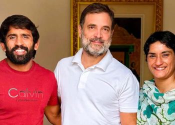 ভাৰতীয় ৰে’লৱেৰ পৰা পদত্যাগ ভিনেশ ফোগাটৰ; হাৰিয়ানাৰ নিৰ্বাচনৰ পূৰ্বে কংগ্ৰেছত যোগদান ভিনেশ, বজৰঙৰ