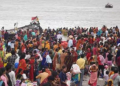 সন্তানৰ মংগল কামনাৰে শিশুক কোলাত লৈ পানীত “ডুব”! ৩৭ টি শিশুসহ ৪৬ জনৰ মৃত্যু বিহাৰত