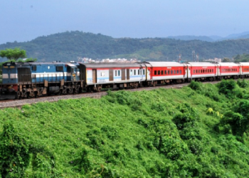 পূজাৰ ভিৰৰ সময়ত যাত্ৰীৰ যাত্ৰা সুগম কৰাৰ অৰ্থে উত্তৰ পূব সীমান্ত ৰে’লৱেৰ উৎসৱ বিশেষ ৰে’ল
