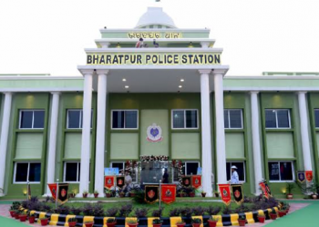 থানাতো নাই কোনো নিৰাপত্তা! সেনা বিষয়া আৰু তেওঁৰ প্ৰেমিকাক আক্ৰমণ; ৫ আৰক্ষী বিষয়াক নিলম্বন