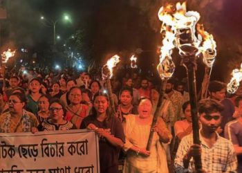 টকাৰ প্ৰলোভন দিছিল, সোনকালে সৎকাৰ কৰিছিল আৰক্ষীয়ে : এই দাবী কলিকতাৰ ধৰ্ষিতাৰ পিতৃৰ