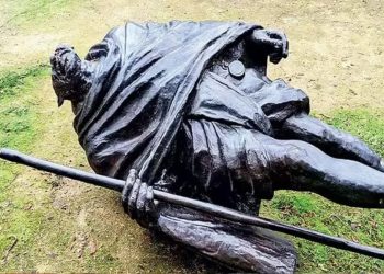 গান্ধী জয়ন্তীৰ পূৰ্বে মহাত্মা গান্ধীৰ প্ৰতিমূৰ্তি ভাঙি লণ্ডভণ্ড; দুষ্কৃতিকাৰীৰ সন্ধানত আৰক্ষী