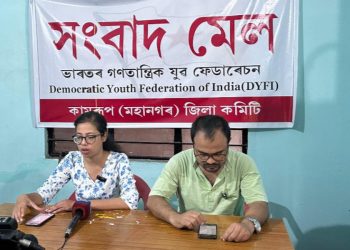 উদ্যোগত নাৰী সুৰক্ষা নিশ্চিতকৰণৰ দাবীত ডিৱাইএফআইৰ স্বাক্ষৰ সংগ্ৰহ অভিযান