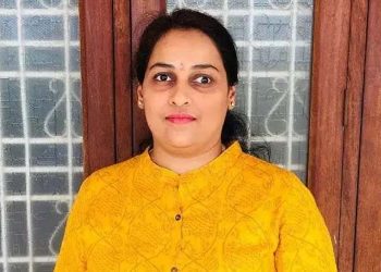 দৃষ্টিশক্তি হেৰুৱায়ো পৰাজিত নোহোৱা এগৰাকী মহিলা! ইউটিউবত ৰন্ধন চেনেল খুলি লাখ লাখ মানুহৰ হৃদয় জয়