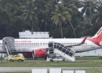 টকাক লৈ বিবাদ! বন্ধুক ফান্দত পেলাবলৈ ভুৱা একাউণ্ট বনাই বিমানত বোমাৰ ভাবুকি কিশোৰৰ