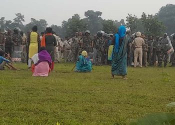 জনজাগৰণ! কয়লা খননৰ বাবে হাছদেৱ বনাঞ্চলত গছ কটাক লৈ গাঁওবাসী আৰু আৰক্ষীৰ মাজত সংঘৰ্ষ