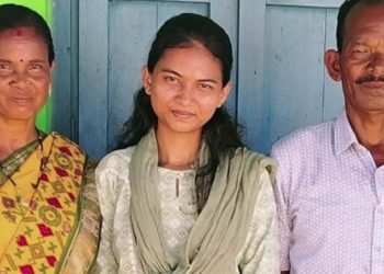 ইউটিউবৰ পৰা পঢ়ি সুখ্যাতিৰে চিভিল ছাৰ্ভিচ পৰীক্ষাত উত্তীৰ্ণ! কন্যাৰ সফলতাক লৈ গৌৰৱান্বিত পিতৃ