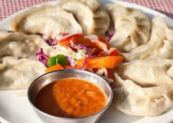 পদপথৰ ম’ম’ খাই সৰ্বনাশ : এগৰাকী মহিলাৰ মৃত্যু