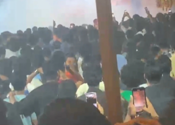 আতচবাজী প্ৰদৰ্শনীৰ পৰা বিয়পিল জুই, মাজনিশাৰ দুৰ্ঘটনাত ১৫০ জন আহত, সংকটজনক ৮ জন