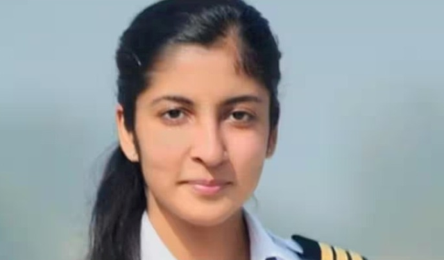 মুম্বাইৰ ফ্লেটৰ পৰা উদ্ধাৰ এয়াৰ ইণ্ডিয়াৰ পাইলট সৃষ্টি তুলিৰ  মৃতদেহ।
