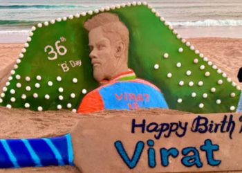 সমুদ্ৰতীৰত বিৰাট কোহলীৰ ৩৬ সংখ্যক জন্মদিন উদ্‌যাপন বলুকা শিল্পী সুদৰ্শন পাটনায়কৰ