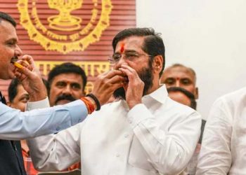 মহাৰাষ্ট্ৰৰ মুখ্যমন্ত্ৰী একনাথ সিন্দেৰ পদত্যাগ! এতিয়াও চূড়ান্ত নাইহোৱা মুখ্যমন্ত্ৰীৰ নাম, তত্বাৱধায়ক মুখ্যমন্ত্ৰীকহে দায়িত্ব