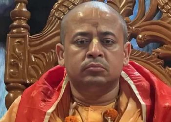 বাংলাদেশত হিন্দু সন্তক গ্ৰেপ্তাৰ কৰাৰ লৈ উদ্বিগ্ন ভাৰত; অন্তৱৰ্তীকালীন চৰকাৰক তীব্ৰ সমালোচনা