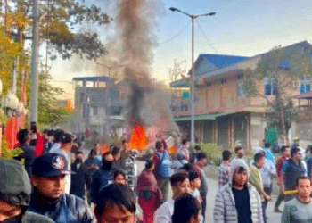 পুনৰ অগ্নিগৰ্ভ মণিপুৰ! মুখ্যমন্ত্রীৰ ঘৰত উন্মত্ত জনতাৰ আক্ৰমণ, বন্ধ কৰা হৈছে ইন্টাৰনেট সেৱা