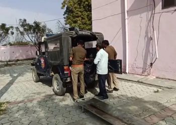 সংসাৰ এৰি থৈ গুচি গ’ল মাতৃ : যমজ সন্তানক বিহ খুৱাই নিজেও চৰম সিদ্ধান্ত ল’লে পিতৃয়ে