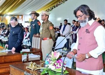 ঝাৰখণ্ডৰ মুখ্যমন্ত্ৰী হিচাপে শপত ল’লে হেমন্ত ছ’ৰেনে : উপস্থিত থাকিল ‘ইণ্ডিয়া’ৰ শীৰ্ষ নেতৃত্ব