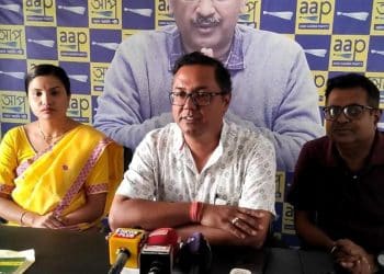 উপ নিৰ্বাচনক লৈ আপৰ গুৰুতৰ অভিযোগ : চামগুৰিৰ ১০ টা কেন্দ্ৰত ৰিগিঙৰ অভিযোগ মনোজ ধানোৱাৰৰ