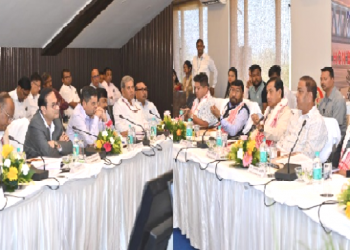 ডিব্ৰুগড়ত সাংসদসকলৰ সৈতে উত্তৰ পূব সীমান্ত ৰে’লৱেৰ মহাপ্ৰৱন্ধকৰ পৰ্যালোচনা বৈঠক সম্পন্ন