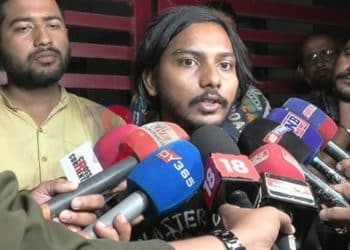 জ্ঞানদীপ হাজৰিকাৰ ওপৰত হোৱা আৰক্ষীৰ বৰ্বৰতাৰ বিৰুদ্ধে মানৱ অধিকাৰ আয়োগলৈ স্মাৰক পত্ৰ প্ৰেৰণ ডি ৱাই এফ আইৰ