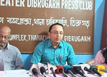 ডিব্ৰুগড়ৰ জালান বাগিচাৰ গছ কটাৰ প্ৰতিবাদত সংবাদমেল প্ৰকৃতিপ্ৰেমীৰ