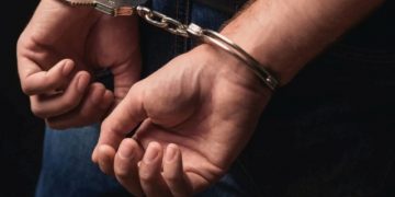 গুৱাহাটীৰ সোণাপুৰত স্থানীয় লোকে দুই বাংলাদেশী নাগৰিকক আটক কৰি গতাই দিলে আৰক্ষীক