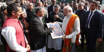 খ্ৰীষ্টানসকলৰ ওপৰত ক্ৰমাৎ বৃদ্ধি পোৱা অত্যাচাৰৰ মাজতে বৰদিনৰ অনুষ্ঠানত মোদীৰ উপস্থিতিক লৈ আলোচনা